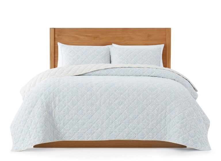 Cotton jacquard quilt set with a subtle textured array pattern
